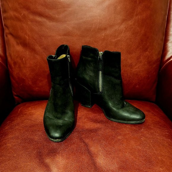 Michael Kors Denver Zippered Ankle Boot -7 - Picture 2 of 7